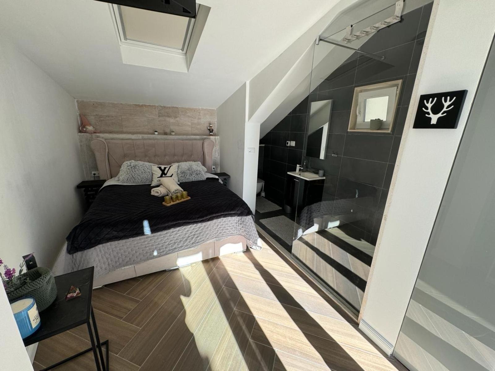 Luxury Apartment Martinis With Pool สปลิท ภายนอก รูปภาพ